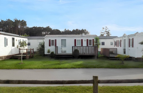 Burinhosa House | Homerez - Comfortable Bungalow Near Pataias with Shared Pool