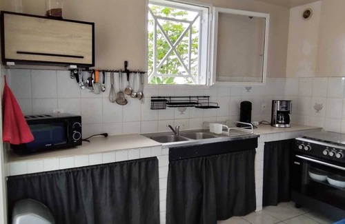 Saint-Paul House | Homerez - Comfortable house in Saint Paul with enclosed garden