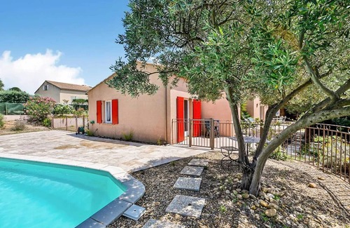 Eyragues Villa | Homerez - Enchanting Villa with Private Pool in Eyragues
