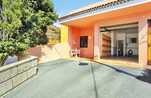 Los Gavilanes House | Homerez - Spacious house with garden and terrace