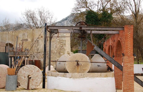 Villanueva del Trabuco Villa | Homerez - Big villa for 18 ppl. with swimming-pool at Villanueva del Trabuco