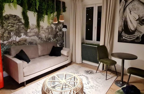 Saint-Cyr-au-Mont-d'Or Apartment | Homerez - Amazing appartement for 2 ppl. at Saint-Cyr-au-Mont-d'Or