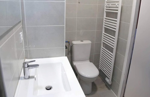 Saint-Cyr-au-Mont-d'Or Apartment | Homerez - Amazing appartement for 2 ppl. with garden at Saint-Cyr-au-Mont-d'Or