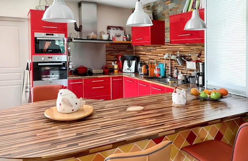 Saint-Martin-Lacaussade Villa | Homerez - Villa pool Saint-Martin-Lacaussade