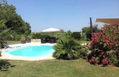 Saint-Martin-Lacaussade Villa | Homerez - Villa pool Saint-Martin-Lacaussade