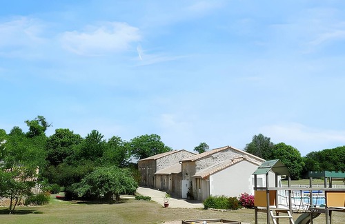 Saint-Vincent-la-Chatre House | Homerez - House Saint-Vincent-la-Châtre