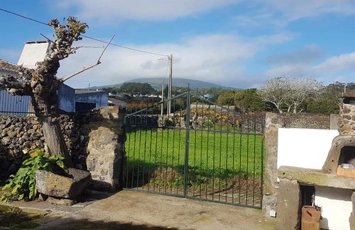 Angra do Heroismo House | Homerez - House 1 km away from the beach for 5 ppl. with jacuzzi and sea view
