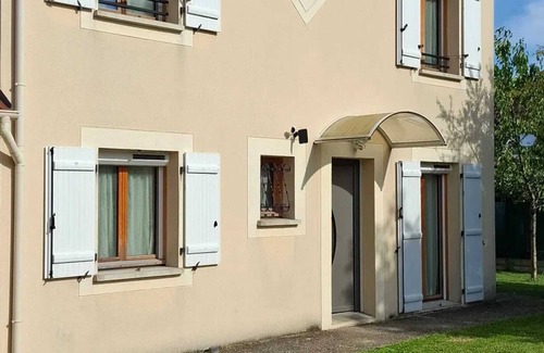 Le Mee-sur-Seine House | Homerez - Home in Le Mée-sur-Seine