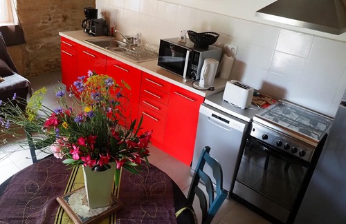 Frayssinet-le-Gelat House | Homerez - House for 2 ppl. with shared pool and garden at Frayssinet-le-Gélat