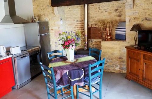 Frayssinet-le-Gelat House | Homerez - House for 2 ppl. with shared pool and garden at Frayssinet-le-Gélat