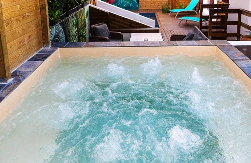 Schoelcher House | Homerez - House 2 km away from the beach with swimming-pool, jacuzzi and terrace