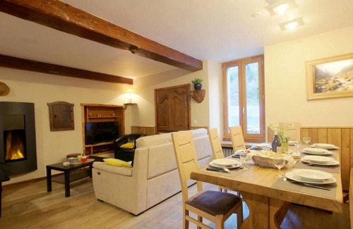 Cauterets House | Homerez - House 2 km away from the slopes for 10 ppl. with garden at Cauterets