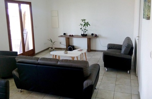 Petite-Ile House | Homerez - House 5 km away from the beach for 5 ppl. with sea view at Petite Île