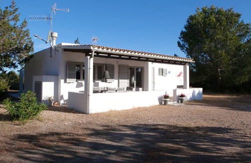 Es Cap de Barbaria House | Homerez - House 5 km from the beach for 6 pers. with garden in Formentera