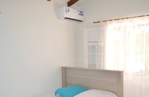 Saint-Pierre House | Homerez - House 5 km away from the beach for 7 ppl. with garden at Saint-Pierre