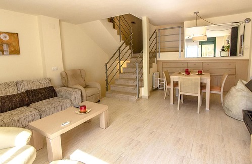 Tamarit House | Homerez - House 500 m away from the beach for 6 ppl. with shared pool and garden