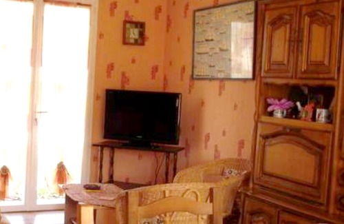 La Gouesniere House | Homerez - House 6 km away from the beach for 6 ppl. with garden at La Gouesnière