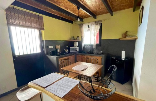Trois-Bassins House | Homerez - House 7 km away from the beach for 3 ppl. with garden at Trois Bassins