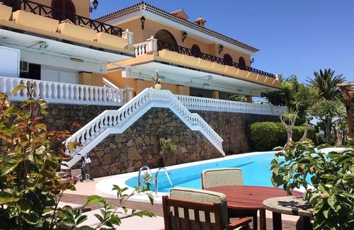 Tejeda House | Homerez - House for 8 ppl. with shared pool, garden and terrace at Tejeda