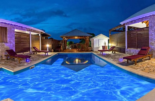 Anse-Bertrand House | Homerez - House for 8 ppl. with shared pool, jacuzzi and garden at Anse-Bertrand