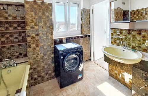 Bondy House | Homerez - House in Bondy – 10 ppl