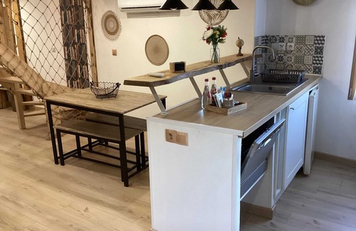 Saint-Romain House | Homerez - House in Saint-Romain.