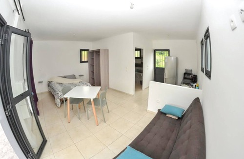 Petite-ÃŽle House | Homerez - House in Saint Joseph
