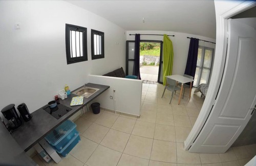 Petite-ÃŽle House | Homerez - House in Saint Joseph