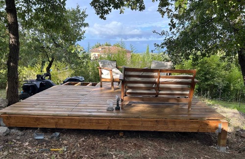 Velleron House | Homerez - House in Velleron with garden and pool