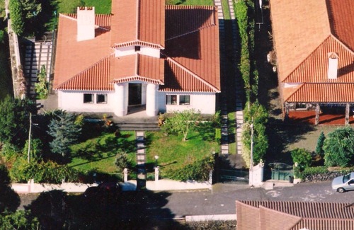 Angra do Heroismo House | Homerez - House 2 km from the beach for 6 pers. with garden in Angra do Heroísmo