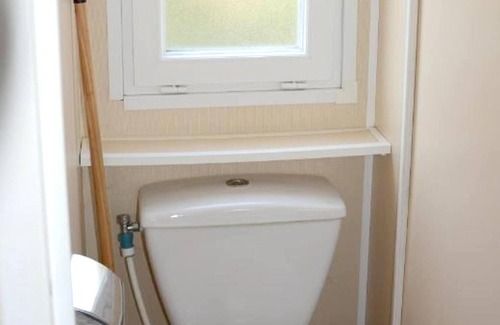 La Roque-d'Antheron House | Homerez - Nice bungalow for 6 ppl. with shared pool at La Roque-d'Anthéron