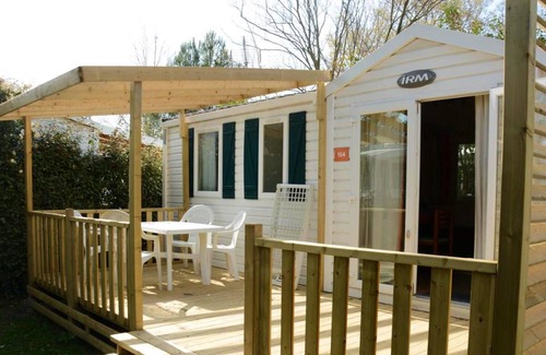 La Roque-d'Antheron House | Homerez - Nice bungalow for 6 ppl. with shared pool at La Roque-d'Anthéron