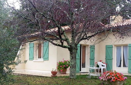 Montpezat-de-Quercy Apartment | Homerez - Nice appartement for 4 ppl. with swimming-pool at Montpezat-de-Quercy