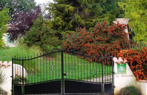 Montpezat-de-Quercy Apartment | Homerez - Nice appartement for 4 ppl. with swimming-pool at Montpezat-de-Quercy