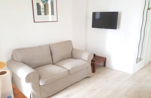 Rosny-sous-Bois Apartment | Homerez - Nice appartement for 2 ppl. at Rosny-sous-Bois