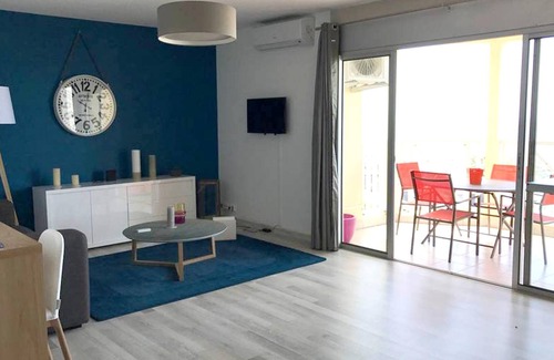 Saint-Denis Apartment | Homerez - Nice apartement for 4 ppl. with sea view and terrace at Saint-Denis