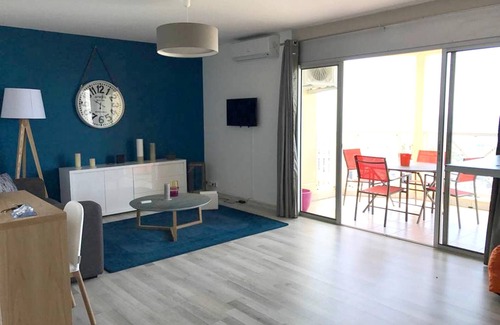 Saint-Denis Apartment | Homerez - Nice apartement for 4 ppl. with sea view and terrace at Saint-Denis