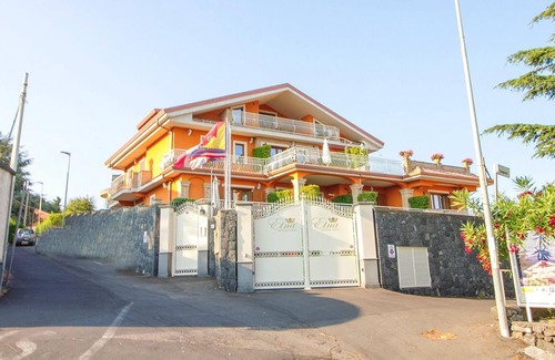 Trecastagni Apartment | Homerez - Nice appartement 9 km away from the beach for 6 ppl. at Trecastagni