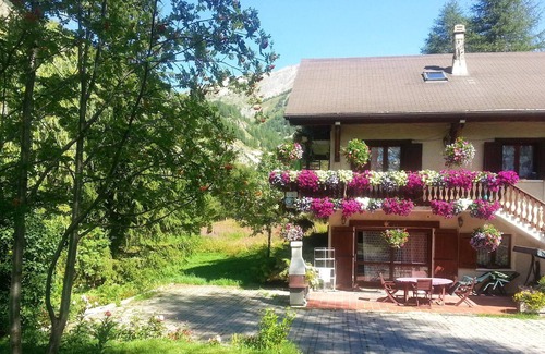 Esteng Apartment | Homerez - Nice appartement for 2 ppl. with terrace at Entraunes