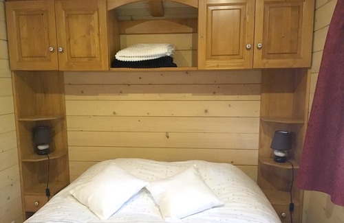 Saint-Pardoux House | Homerez - Nice bungalow for 4 ppl. with shared pool and garden at Saint-Pardoux