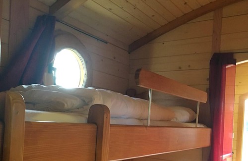 Saint-Pardoux House | Homerez - Nice bungalow for 4 ppl. with shared pool and garden at Saint-Pardoux