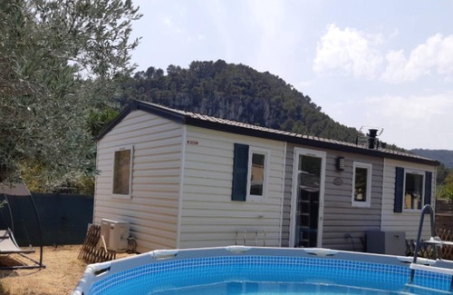 Gemenos House | Homerez - Nice bungalow 15 km away from the beach for 6 ppl. with swimming-pool