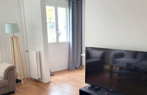 Asnieres-sur-Seine Apartment | Homerez - Nice appartement for 6 ppl. with garden at Asnières-sur-Seine