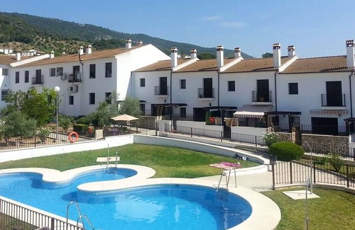 El Bosque House | Homerez - Nice house for 6 ppl. with shared pool and terrace at El Bosque