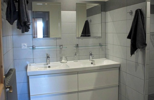 Nauviale House | Homerez - Nice house for 6 ppl. with shared pool, garden and terrace at Nauviale