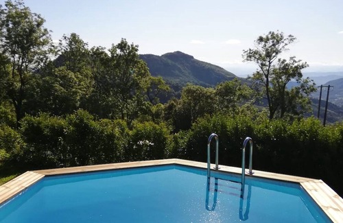 Gourdon House | Homerez - Nice house for 4 ppl. with shared pool and terrace at Saint-Priest