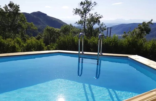 Gourdon House | Homerez - Nice house for 4 ppl. with shared pool and terrace at Saint-Priest