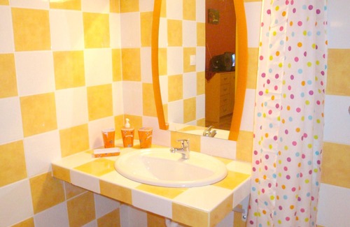 Bois de Nefles Apartment | Homerez - Nice studio for 4 ppl. with sea view, garden and terrace at Saint Paul