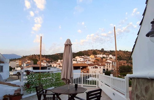 Riogordo House | Homerez - Pretty house for 4 pers. with swimming pool, terrace and balcony in Riogordo