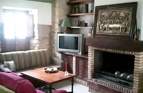 Ubeda House | Homerez - Property for 5 ppl. with shared pool, garden and terrace at Úbeda
